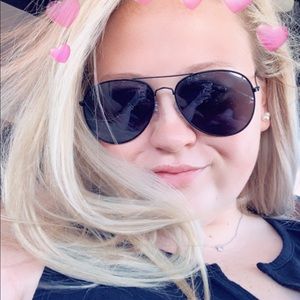 Meet your Posher, Caroline